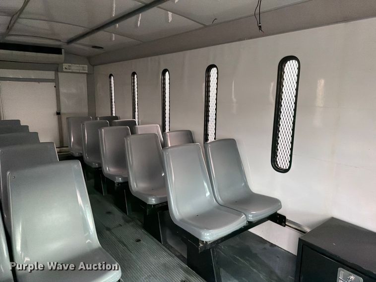 image for item EG9235 2008 Chevrolet C5500 shuttle bus
