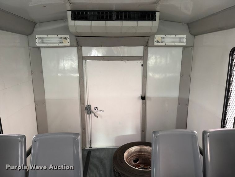 image for item EG9235 2008 Chevrolet C5500 shuttle bus