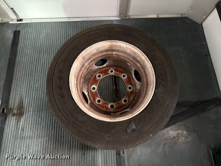image for item EG9235 2008 Chevrolet C5500 shuttle bus