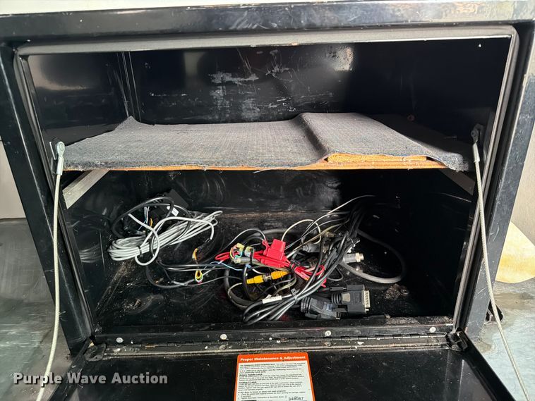 image for item EG9235 2008 Chevrolet C5500 shuttle bus