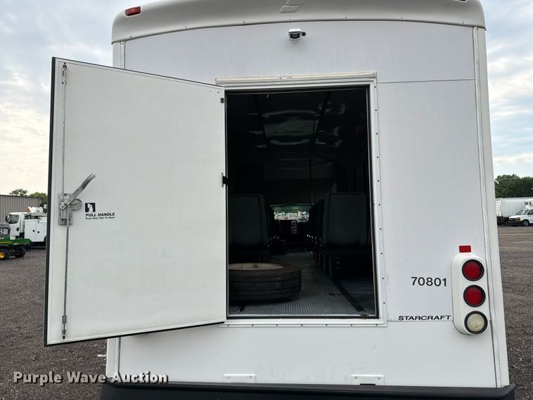 image for item EG9235 2008 Chevrolet C5500 shuttle bus
