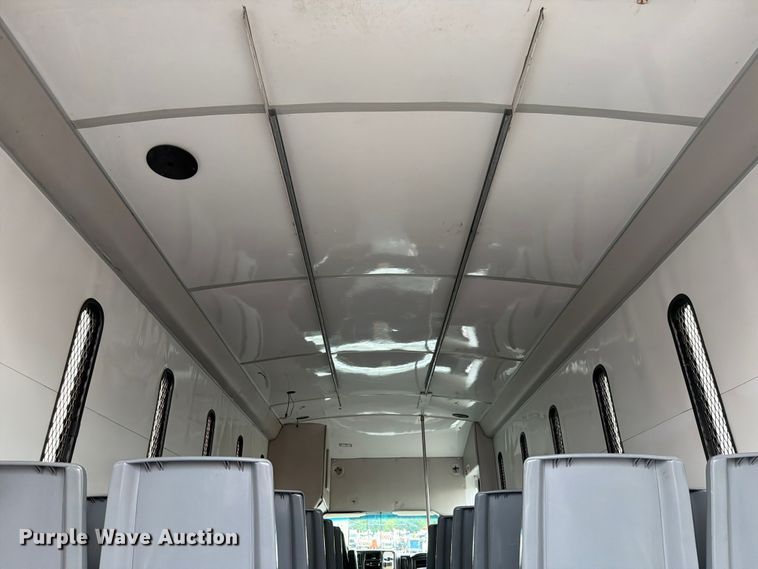 image for item EG9235 2008 Chevrolet C5500 shuttle bus