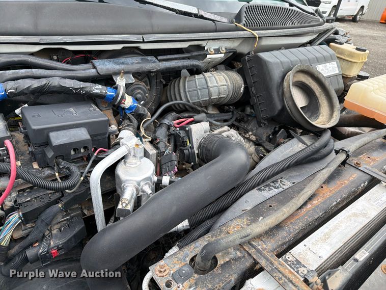 image for item EG9235 2008 Chevrolet C5500 shuttle bus
