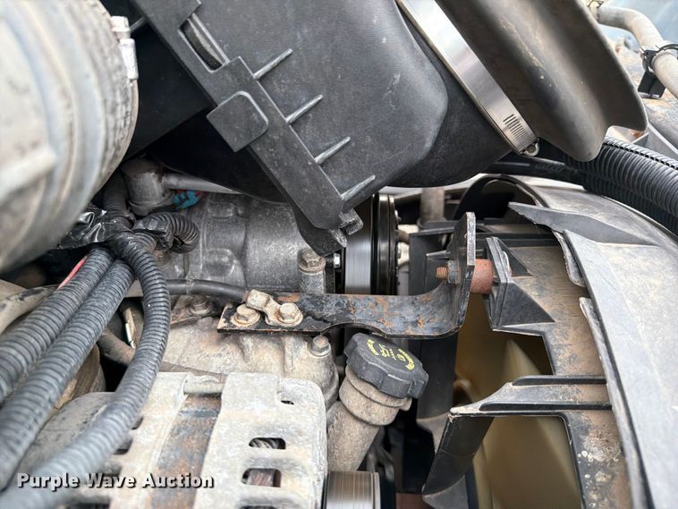 image for item EG9235 2008 Chevrolet C5500 shuttle bus
