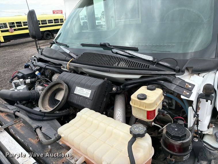 image for item EG9235 2008 Chevrolet C5500 shuttle bus