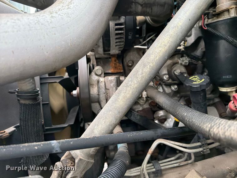 image for item EG9235 2008 Chevrolet C5500 shuttle bus