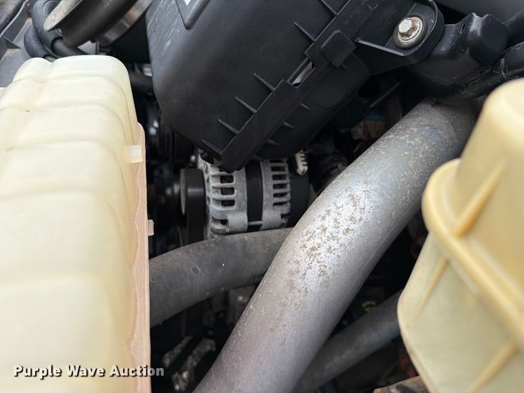image for item EG9235 2008 Chevrolet C5500 shuttle bus