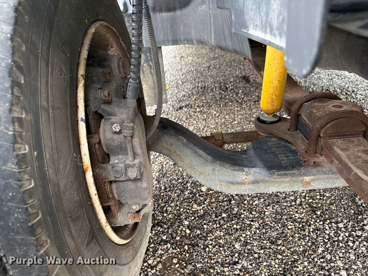 image for item EG9235 2008 Chevrolet C5500 shuttle bus