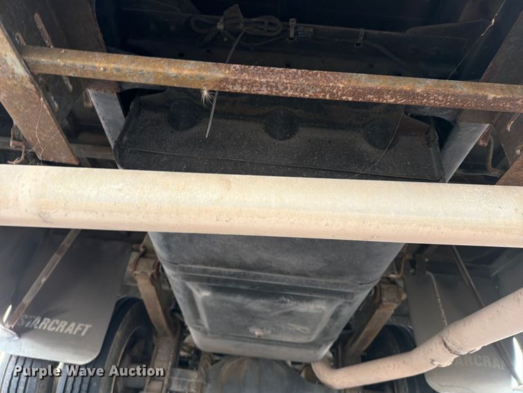 image for item EG9235 2008 Chevrolet C5500 shuttle bus