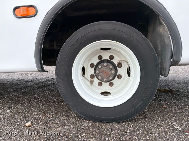 image for item EG9235 2008 Chevrolet C5500 shuttle bus