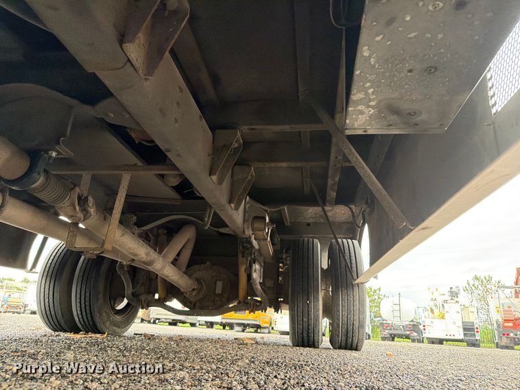 image for item EG9235 2008 Chevrolet C5500 shuttle bus