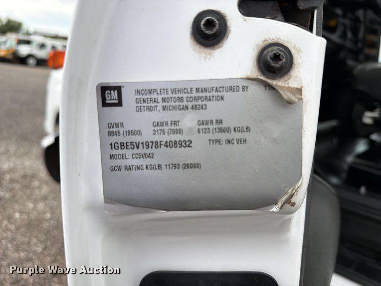 image for item EG9235 2008 Chevrolet C5500 shuttle bus