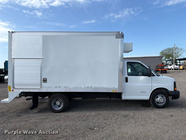 image for item EG9314 2015 Chevrolet Express 4500 box truck