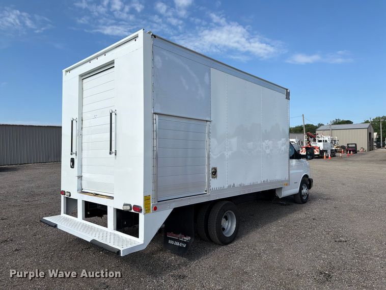 image for item EG9314 2015 Chevrolet Express 4500 box truck
