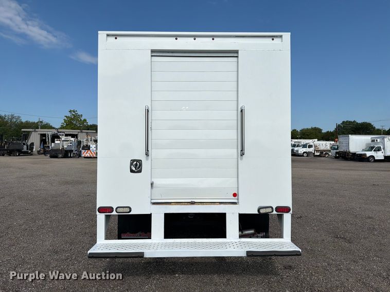 image for item EG9314 2015 Chevrolet Express 4500 box truck
