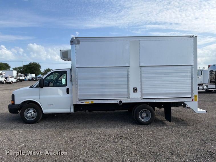 image for item EG9314 2015 Chevrolet Express 4500 box truck