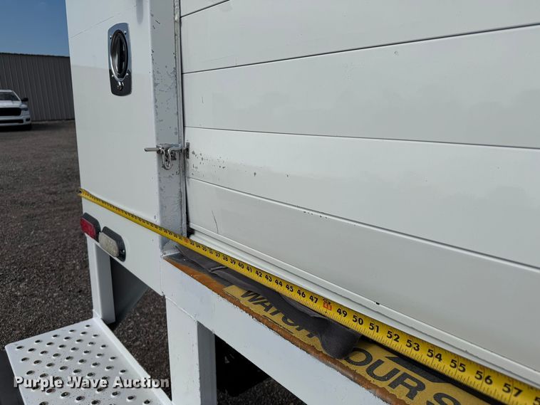 image for item EG9314 2015 Chevrolet Express 4500 box truck