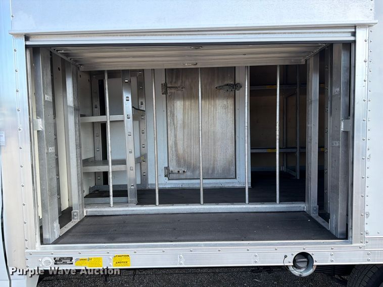 image for item EG9314 2015 Chevrolet Express 4500 box truck