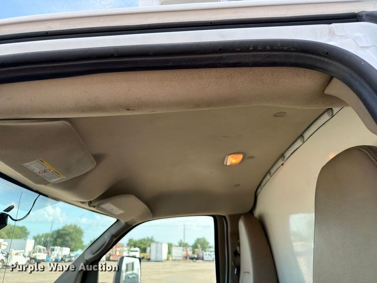 image for item EG9314 2015 Chevrolet Express 4500 box truck