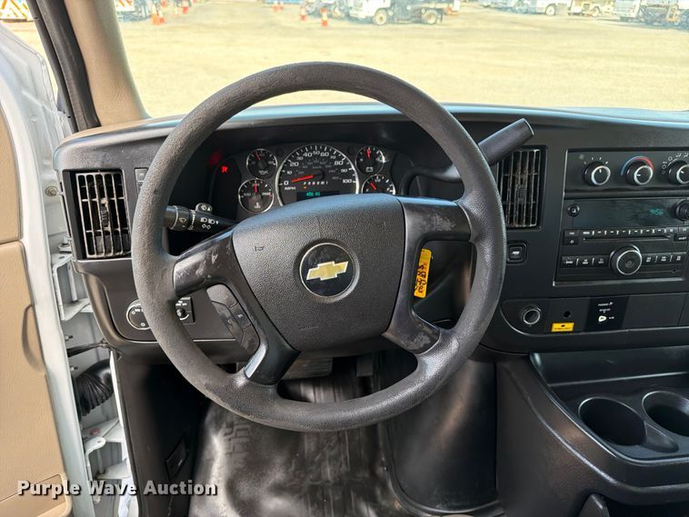 image for item EG9314 2015 Chevrolet Express 4500 box truck