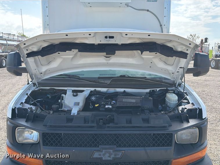 image for item EG9314 2015 Chevrolet Express 4500 box truck