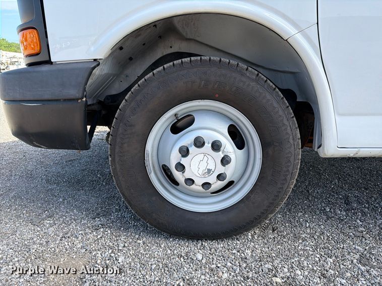 image for item EG9314 2015 Chevrolet Express 4500 box truck