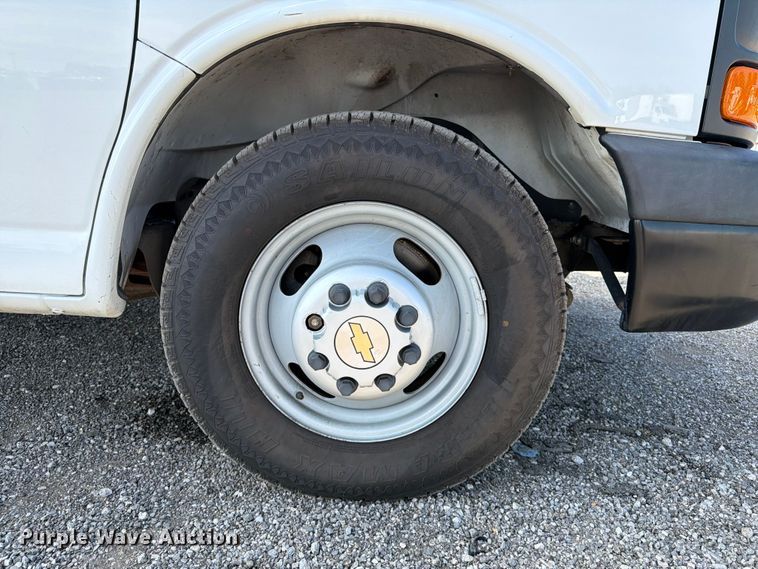 image for item EG9314 2015 Chevrolet Express 4500 box truck