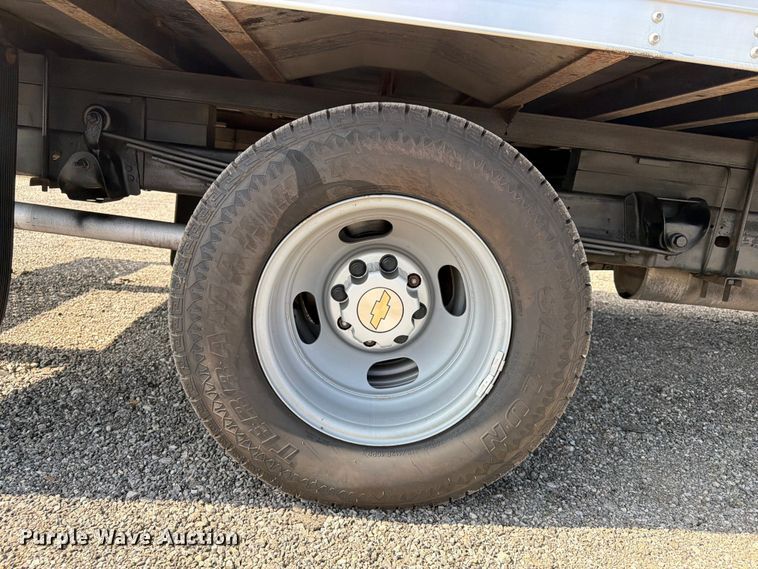 image for item EG9314 2015 Chevrolet Express 4500 box truck