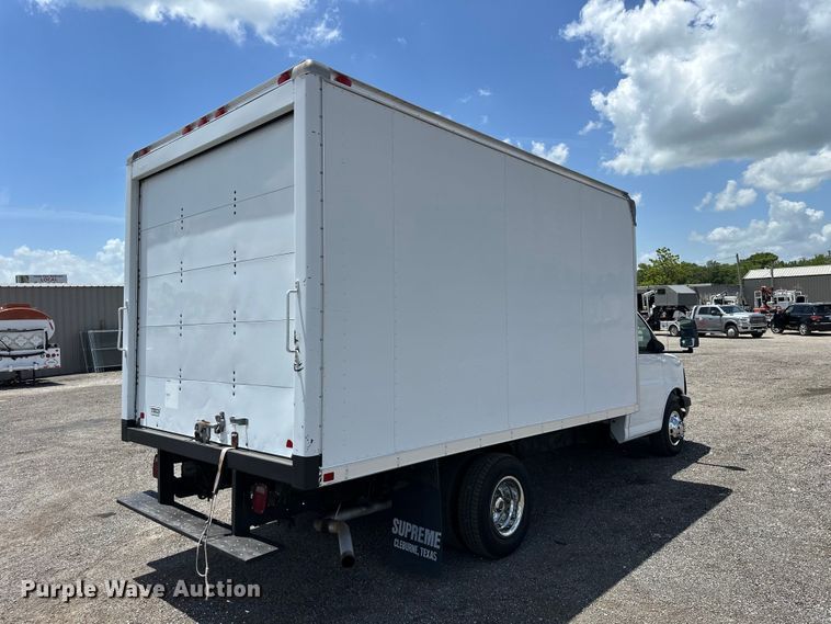 image for item EG9318 2006 GMC Savana 3500 box truck