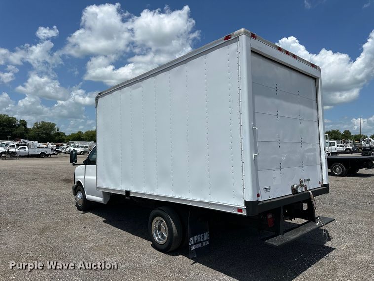 image for item EG9318 2006 GMC Savana 3500 box truck