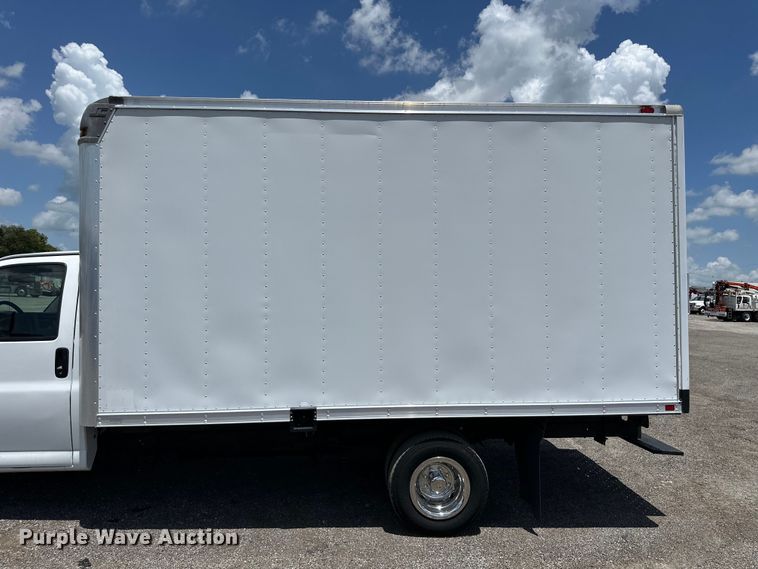 image for item EG9318 2006 GMC Savana 3500 box truck