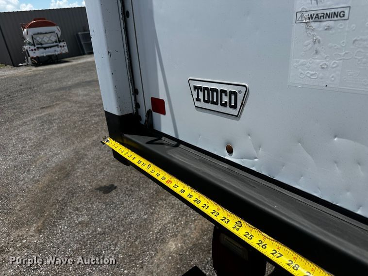 image for item EG9318 2006 GMC Savana 3500 box truck