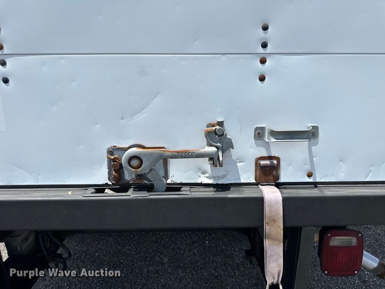 image for item EG9318 2006 GMC Savana 3500 box truck