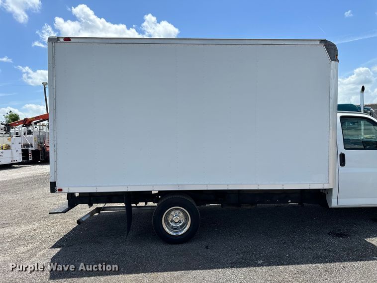 image for item EG9318 2006 GMC Savana 3500 box truck