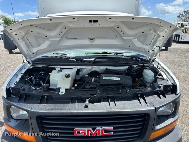 image for item EG9318 2006 GMC Savana 3500 box truck