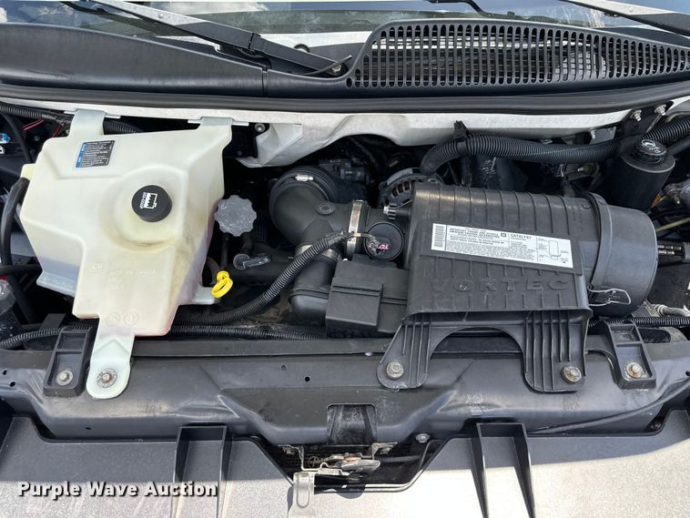 image for item EG9318 2006 GMC Savana 3500 box truck