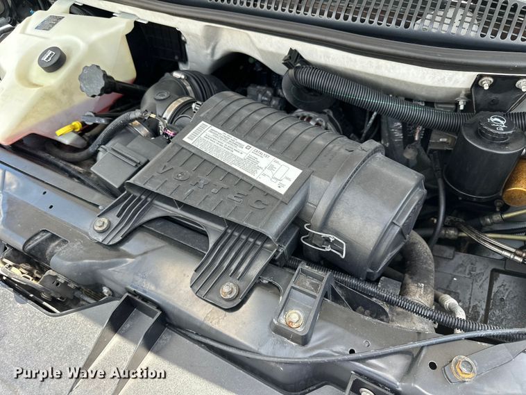 image for item EG9318 2006 GMC Savana 3500 box truck