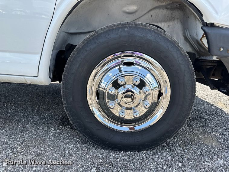 image for item EG9318 2006 GMC Savana 3500 box truck