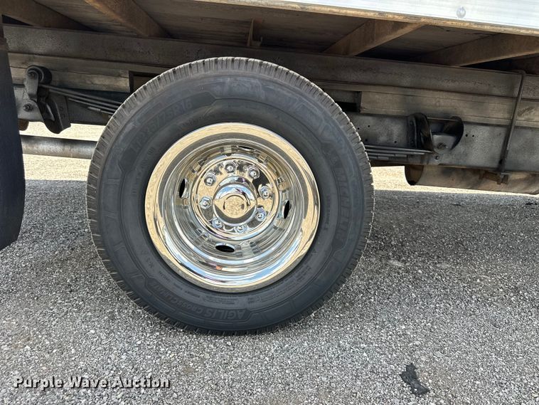 image for item EG9318 2006 GMC Savana 3500 box truck