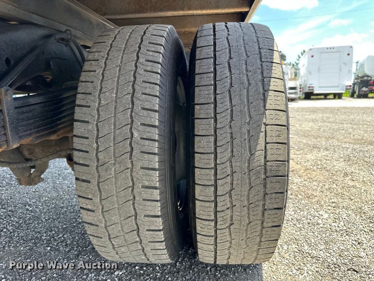 image for item EG9318 2006 GMC Savana 3500 box truck