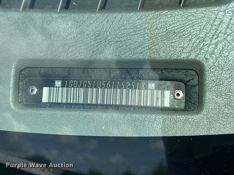 image for item EG9318 2006 GMC Savana 3500 box truck