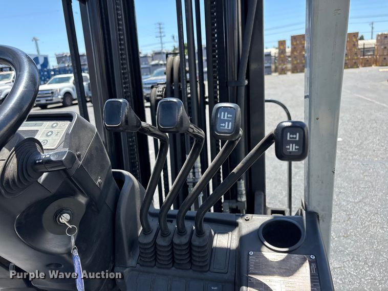 image for item EL2552 2017 UniCarriers CFS40 forklift