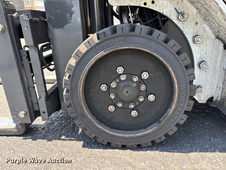 image for item EL2552 2017 UniCarriers CFS40 forklift