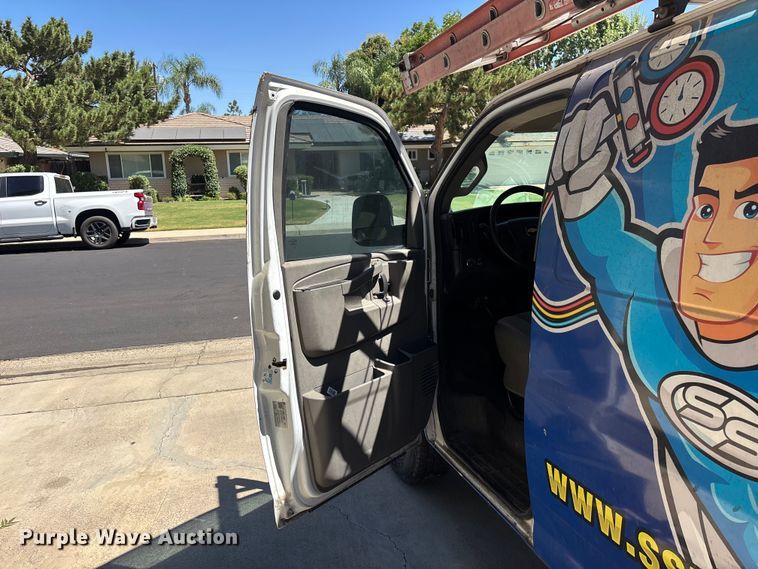 image for item EL2557 2018 Chevrolet Express 2500 van