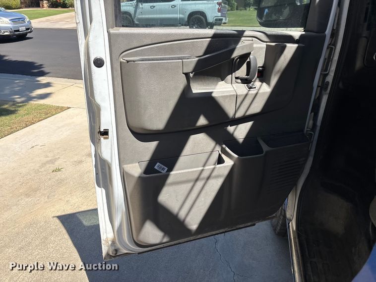 image for item EL2557 2018 Chevrolet Express 2500 van
