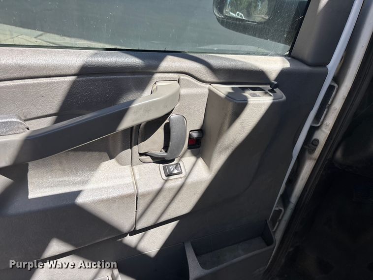image for item EL2557 2018 Chevrolet Express 2500 van