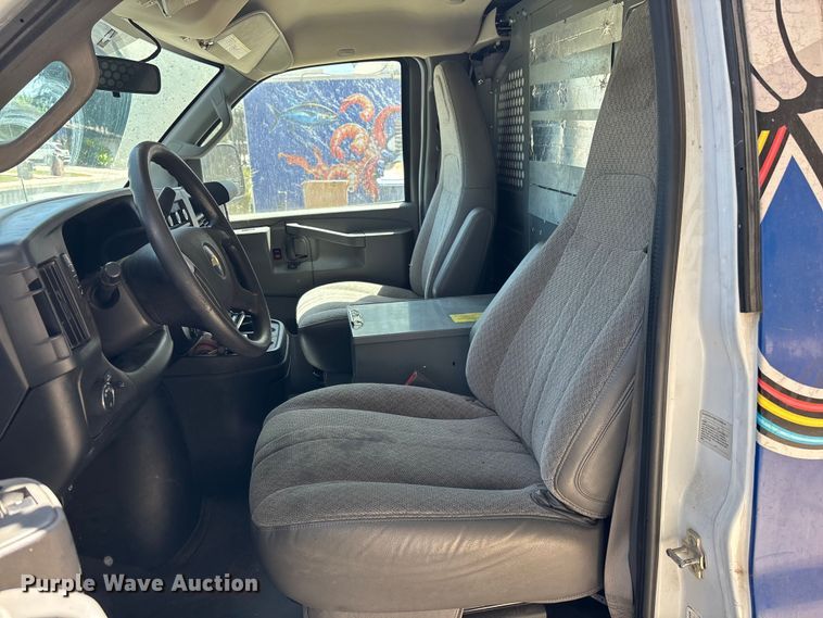 image for item EL2557 2018 Chevrolet Express 2500 van