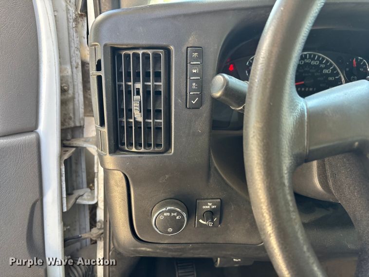 image for item EL2557 2018 Chevrolet Express 2500 van