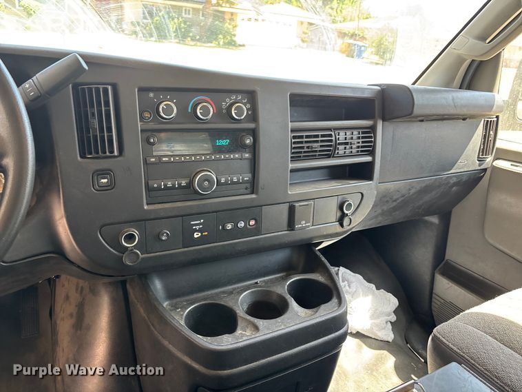 image for item EL2557 2018 Chevrolet Express 2500 van