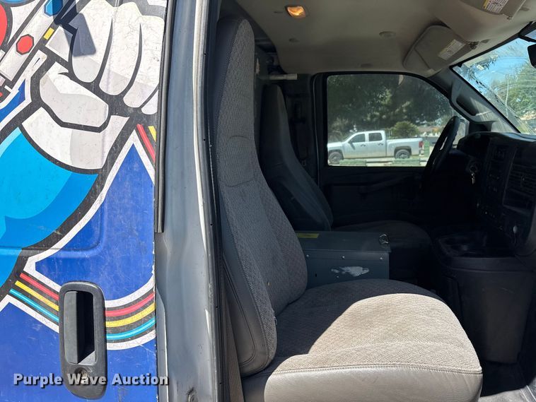 image for item EL2557 2018 Chevrolet Express 2500 van